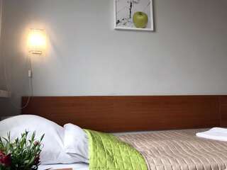 Отели типа «постель и завтрак» Premium Bed & Breakfast Мелец Стандартный трехместный номер-10